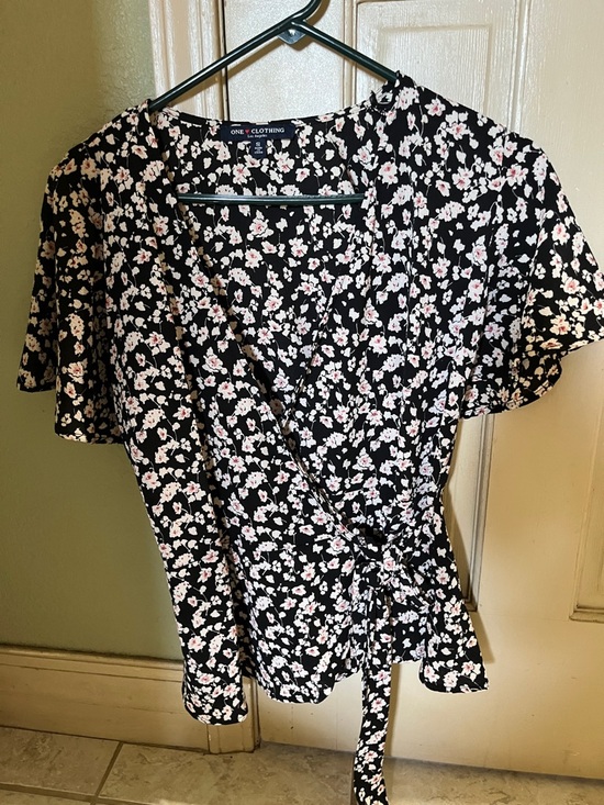 One Clothing Los Angeles Tops - Cross tie shirt